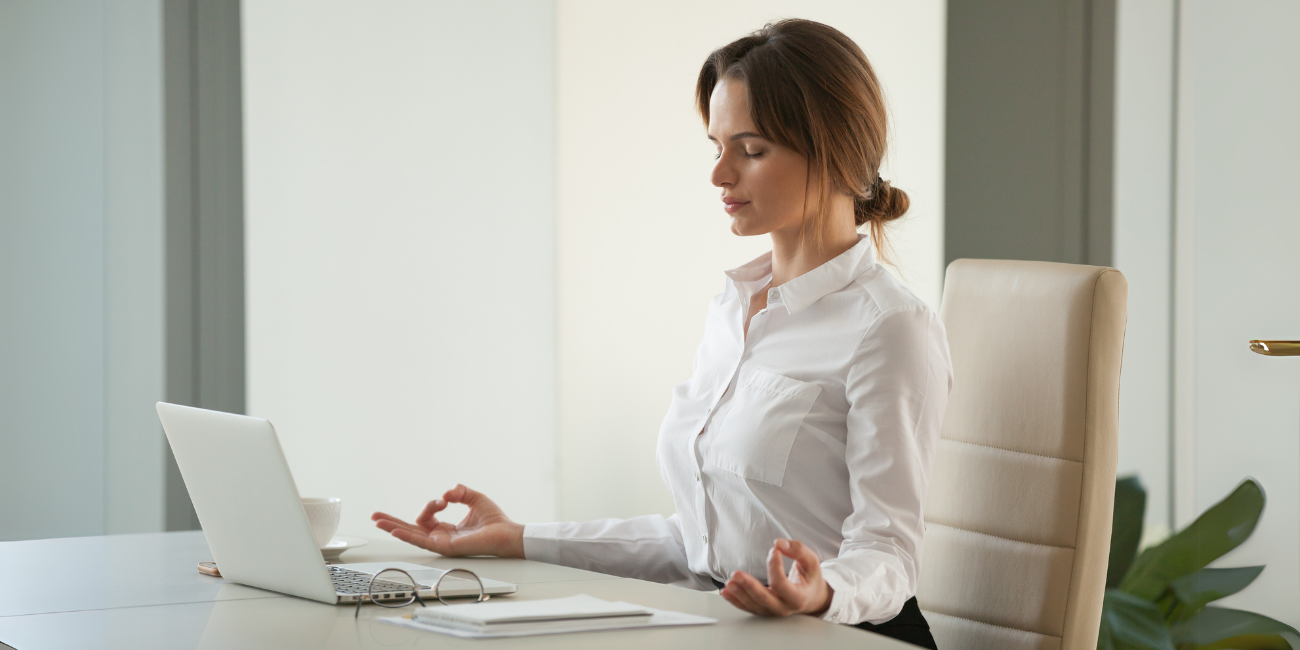 Jak ćwiczyć mindfulness w pracy?